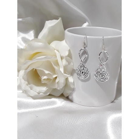 Boucles d'oreilles fil d'aluminium rouge