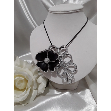 Collier pendentif fleur